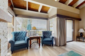 Tv, eldstad och dvd-spelare