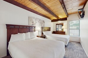 4 habitaciones, tabla de planchar con plancha y acceso a internet