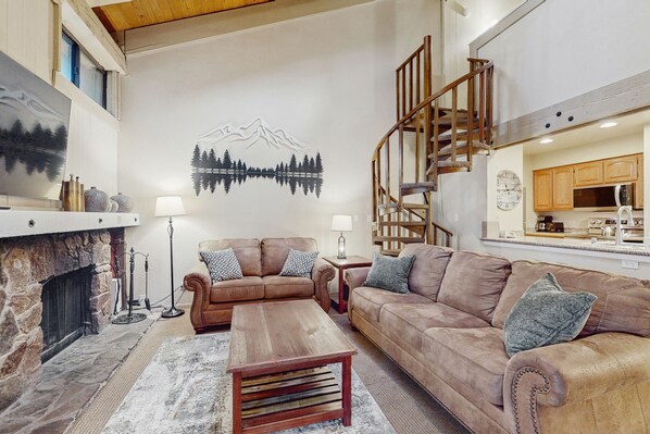 TV, lareira, DVD player