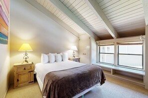 4 habitaciones, tabla de planchar con plancha, internet y ropa de cama