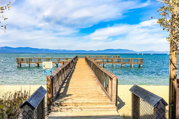 Una spiaggia nelle vicinanze
