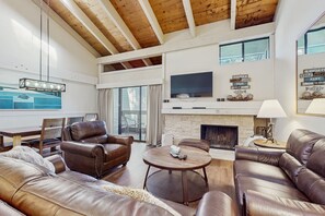 TV, fireplace, DVD player - Lovely townhome near lake with wonderful amenities & tons of seasonal activities (South Lake Tahoe)