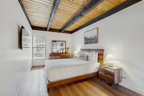 2 habitaciones, tabla de planchar con plancha, internet y ropa de cama