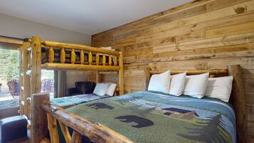 3 bedrooms, iron/ironing board, internet, bed sheets