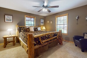 3 soverom, strykejern/-brett, internettilgang og sengetøy