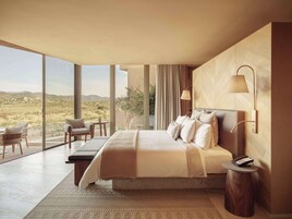 Bliss Pool Villa | Premium bedding, down comforters, pillowtop beds, minibar