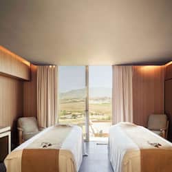 Salas de tratamiento para parejas, sauna y tina de hidromasaje