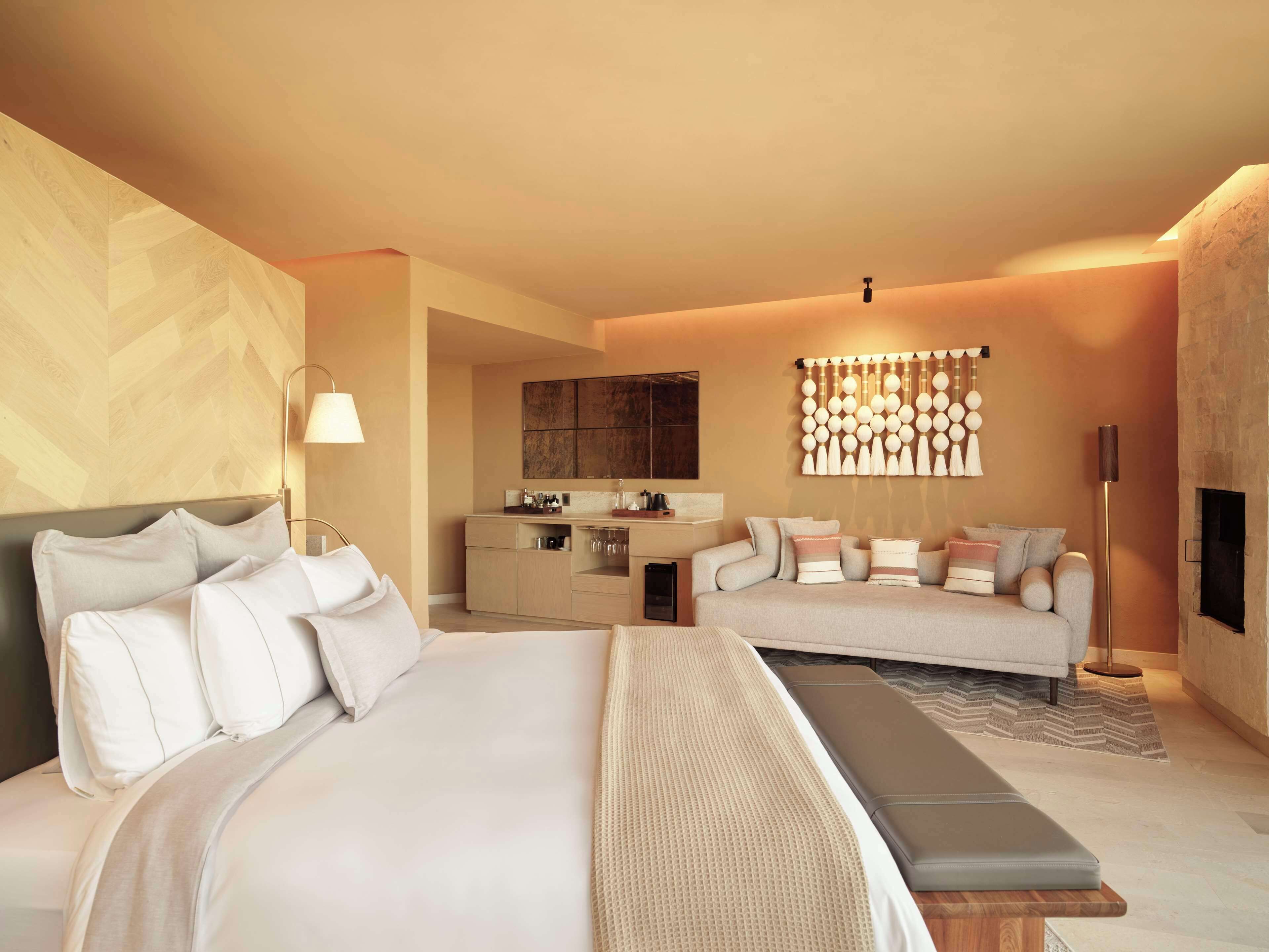 Bliss Pool Villa | Roupas de cama premium, edredons de pluma, camas com colchões pillow-top
