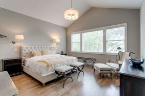 3 bedrooms, desk, iron/ironing board, WiFi