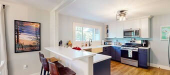 Dog-friendly home on a large corner lot with firepit, washer/dryer, & fast WiFi