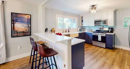 Dog-friendly home on a large corner lot with firepit, washer/dryer, & fast WiFi