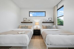 7 bedrooms, desk, iron/ironing board, WiFi