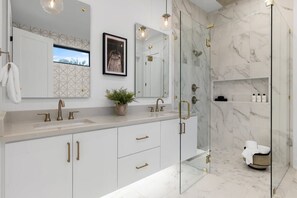 Unclassified image, 4 of 35, button