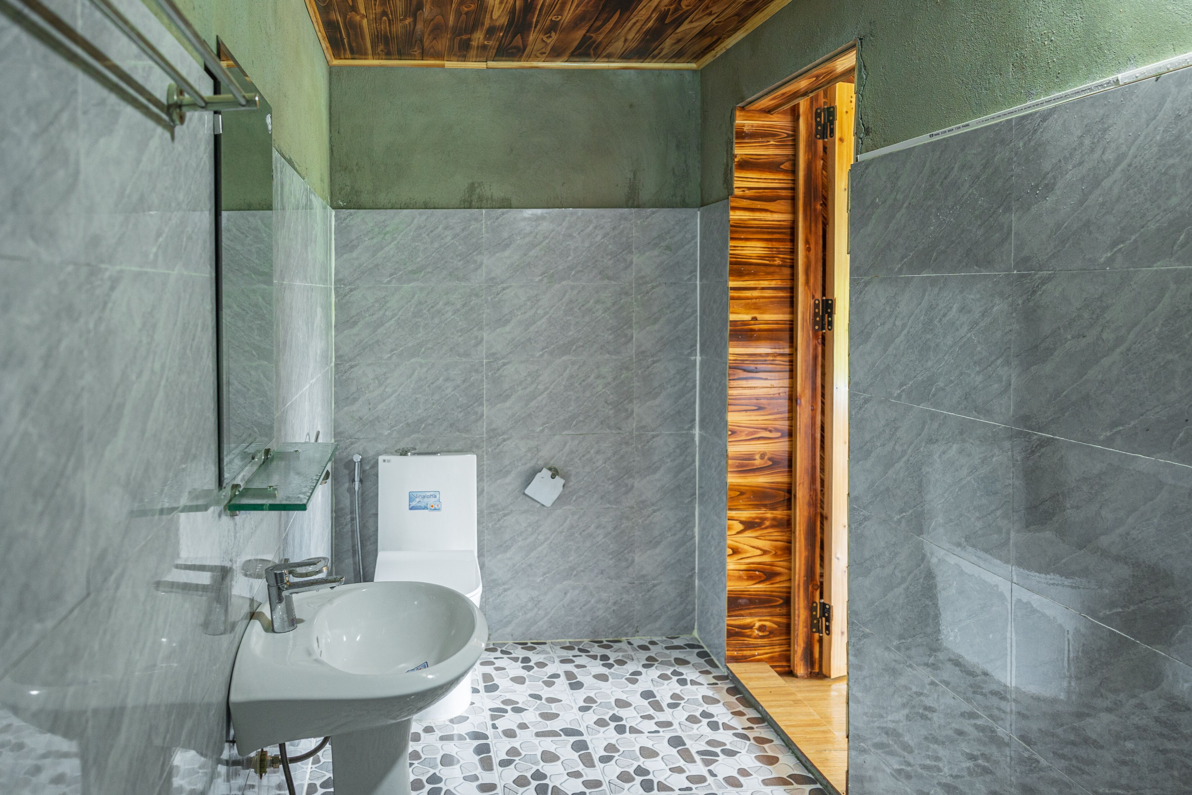 华丽木屋, 2 张大床, 无烟房, 山景 | 浴室 | 淋浴设施、大花洒淋浴喷头、免费洗浴用品、吹风机