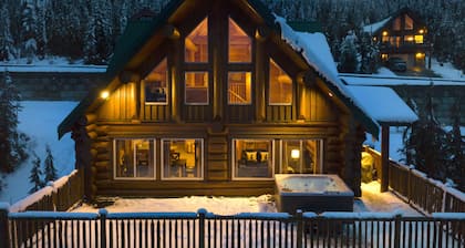 Stunning Log Mount Washington Chalet with Breathtaking Views of Strathcona Park