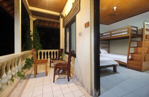 Blackout drapes, free WiFi, bed sheets - Sari Gong Guest House, A Trishula Collection (Ubud)