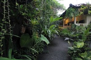 Standard Double Room, 1 King Bed | Garden view - Sari Gong Guest House, A Trishula Collection (Ubud)