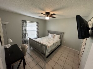 4 bedrooms, iron/ironing board, WiFi, bed sheets