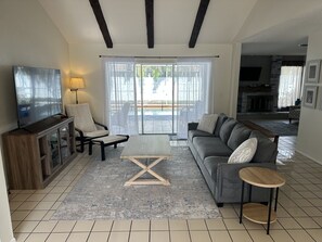 Télévision, cheminée