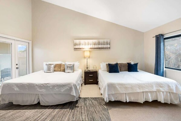 6 bedrooms, iron/ironing board, WiFi, bed sheets