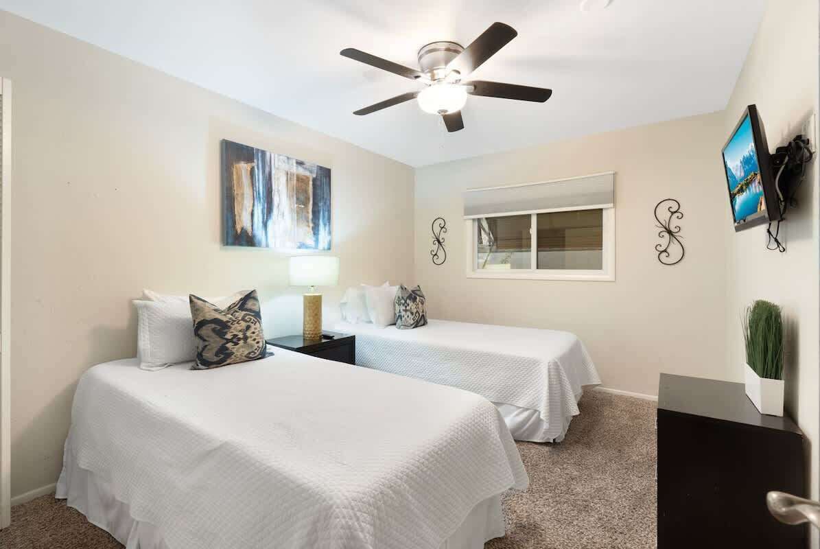 6 bedrooms, iron/ironing board, WiFi, bed sheets