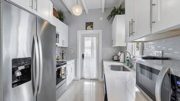 Frigorífic, microones, forn i placa de cuina