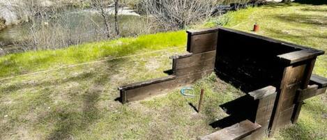 المنطقة المحيطة بالمنشأة