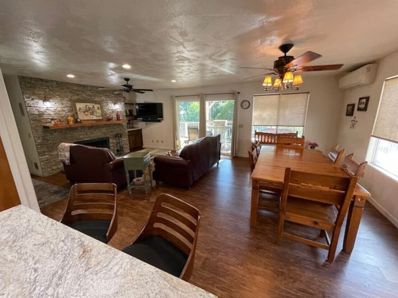 TV, fireplace, offices