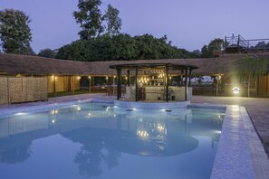 Family dining - Eko Resort Vanya, Corbett (Kaladhungi)