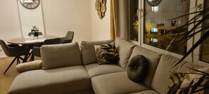 TV - COSY FLAT 3bedrooms and balcony close to Antwerp center  (Antwerpen)