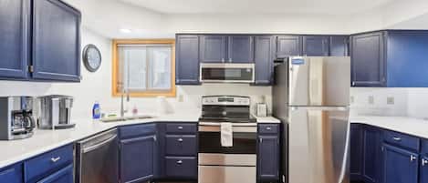 Coffee/tea maker, fridge, microwave, oven