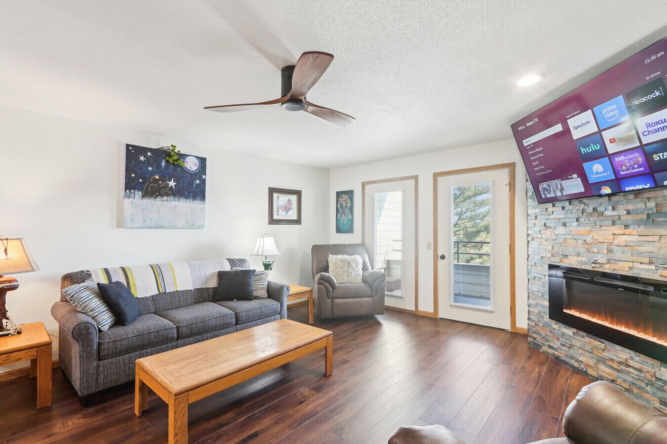 Smart TV, fireplace