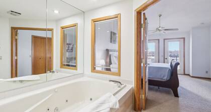 Wisconsin Dells Escape - Amazing Views - Pools