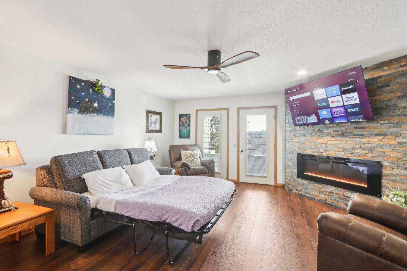 Smart-tv och eldstad