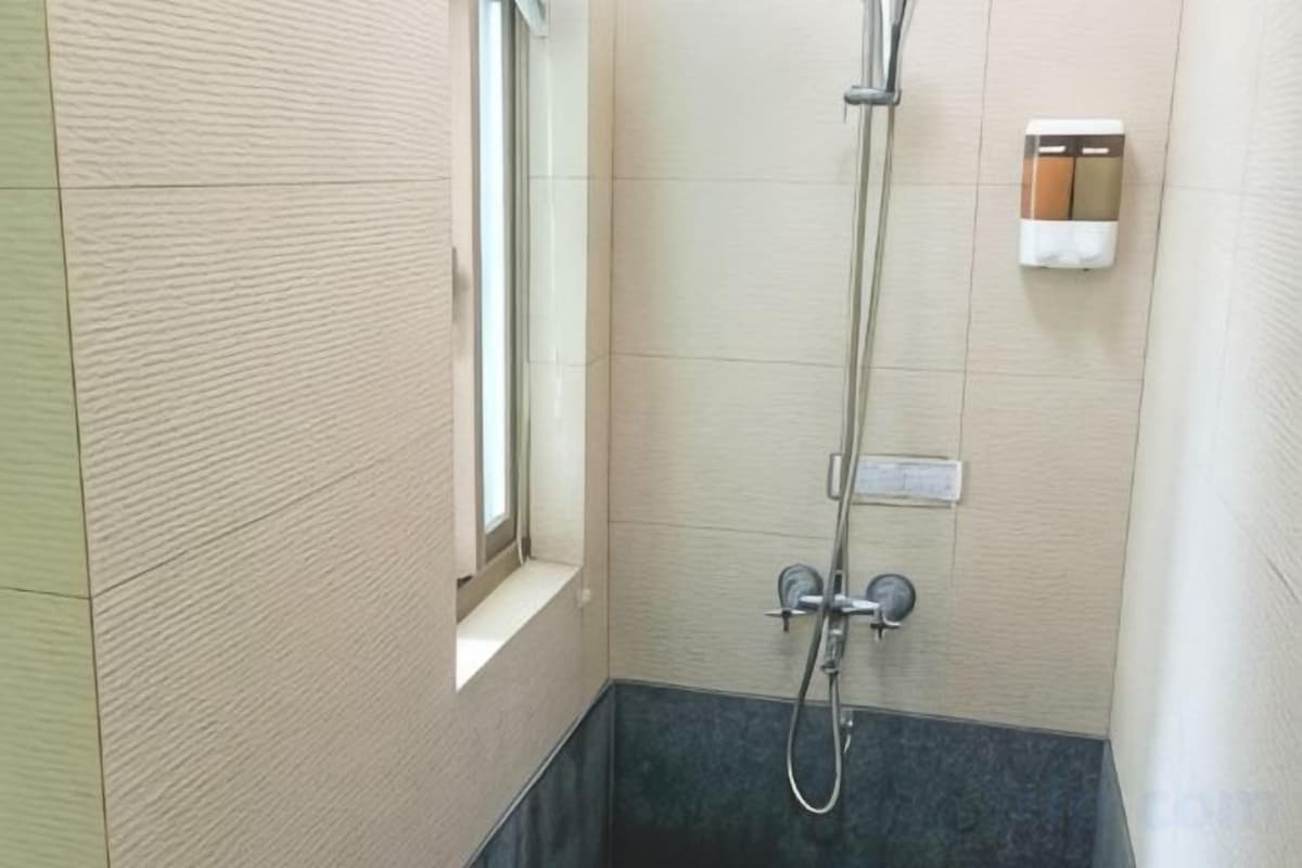 Bathroom | Separate tub and shower, rainfall showerhead, free toiletries