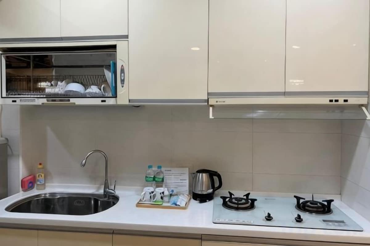 Private kitchen | Mini-fridge, shared microwave
