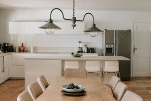 Fridge, microwave, oven, stovetop - Bastide à 600m du Centre Village (Cotignac)