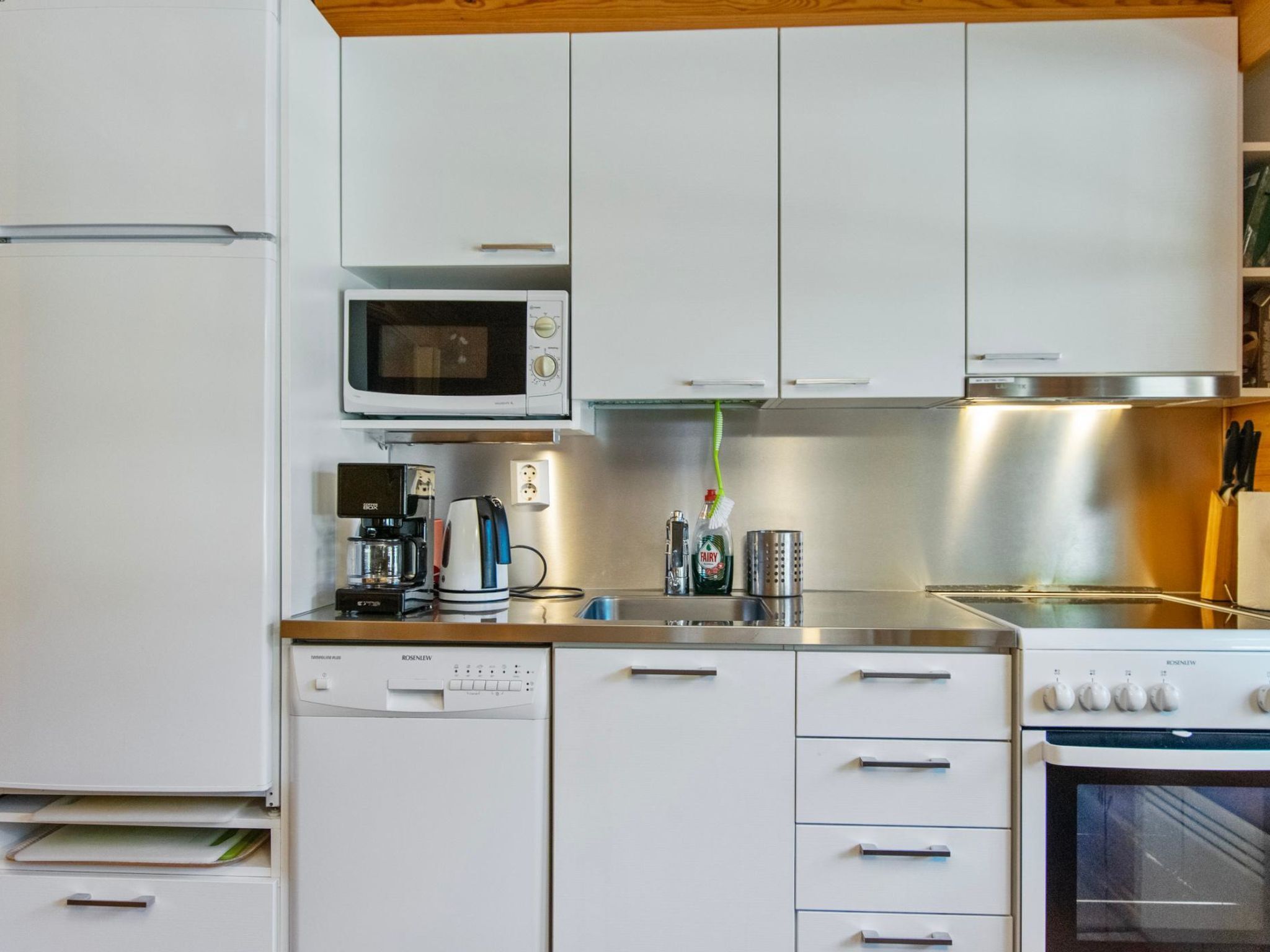 Refrigerador, microondas, lavavajillas y tostadora 