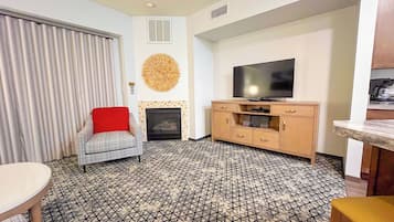 Fernseher, Kamin, Tischtennisplatte