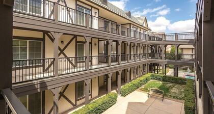 3BR: Danish-Style Retreat in CA Wine Country