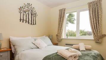 2 dormitorios, decoración individual, mobiliario individual