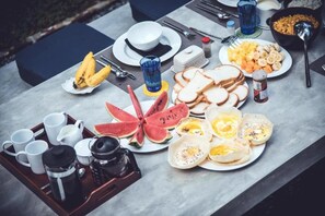 Shared Dormitory, 1 Bedroom, Patio, City View | Dining