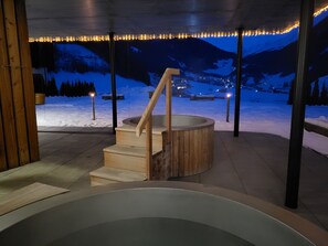 Indoor spa tub
