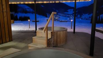 Indoor spa tub