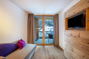 TV - Holiday Apartment "Stoana Apt 2-6" with Relaxing Wellness Area (Valle Aurina)