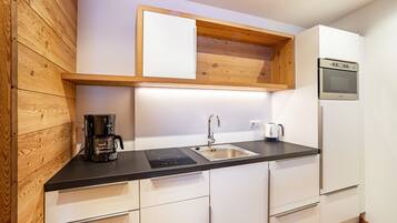 Refrigerador, microondas, parrilla de estufa y lavavajillas