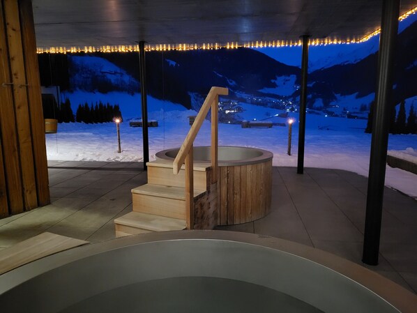 Indoor spa tub