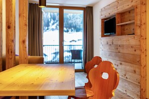 Dining - Holiday Apartment "Stoana Apt 2-3" with Relaxing Wellness Area (Valle Aurina)