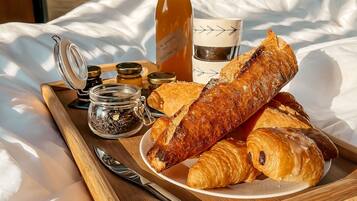 Café da manhã continental todos os dias (EUR 15 por pessoa)