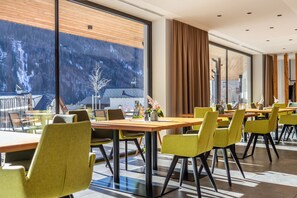 Dining - Holiday Apartment "Stoana 3-4" with Relaxing Wellness Area (Valle Aurina)